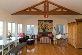 The Rivery Retreat, Choose from Luxury Guesthouse Cabin OR Suite in Lake Austin Hill Country